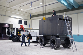 L'alcova d'acciaio di Umberto Cavenago, Vorbereitungen für die Demontage vor dem Transport bei Rebuzzi.de, Photo @ Umberto Cavenago