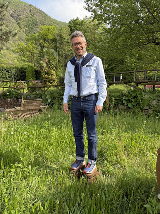 A prova di scemo (autoritratto), Ritratto di Luigi Di Corato sui pattini (aprile 2025)