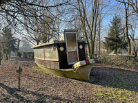 <div><span style="font-size: 16px">Schiff mit geregeltem Zugang.</span></div>