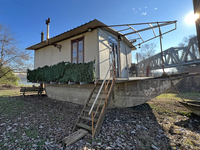 <div>Das Grün, das nicht verschmutzt<br>Immergrüne Dekoration ist eine sichere und weithin empfohlene Wahl.<br>Diese Art überdauert den Lauf der Jahreszeiten und behält dauerhaft ihr Laub, so dass der Balkon stets ein gepflegtes und angenehmes Aussehen hat, ohne dass es zu Ausfällen oder Überraschungen kommt.</div>