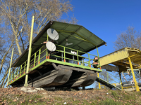 <div>Die Rechtsprechung hat nun anerkannt, dass es ein wirkliches Recht auf eine Fernsehantenne gibt, das sich aus dem von der Verfassung geschützten Recht auf Information ableitet. Ein Eigentümer darf eine Antenne auf seinem Balkon anbringen, wenn dies nicht ausdrücklich durch die Wohnungseigentumsordnung verboten ist.</div>