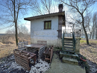 <div>Warum Holz (auch recyceltes Holz) besser ist als Kunststoff.</div>